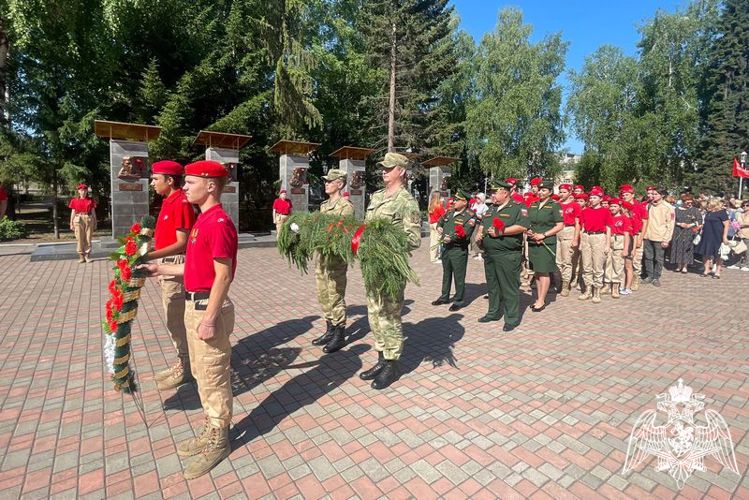 В Алтайском крае с участием росгвардейцев прошли торжественные мероприятия, посвященные Дню памяти и скорби