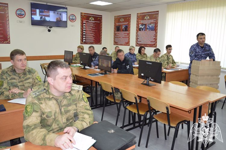 Замкомандующего Сибирским округом Росгвардии проверил уровень тылового и технического обеспечения подразделений ведомства в Алтайском крае