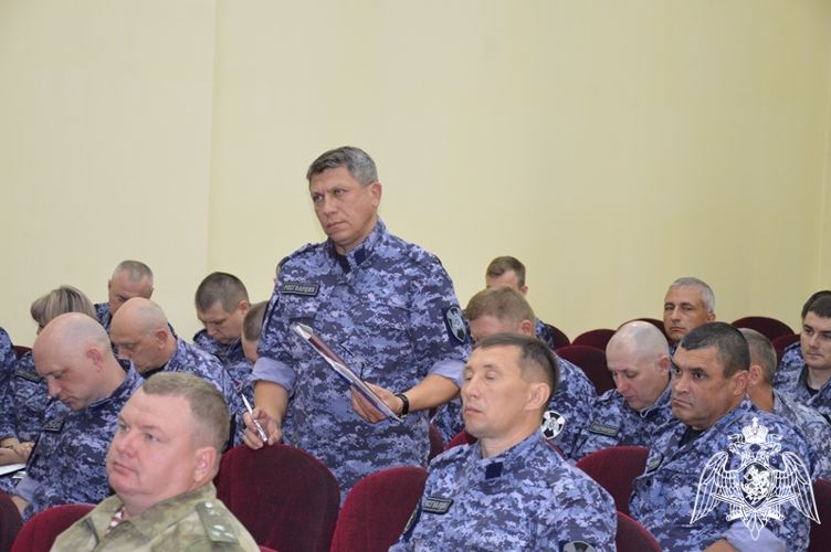 В Барнауле завершились учебные сборы сотрудников Росгвардии