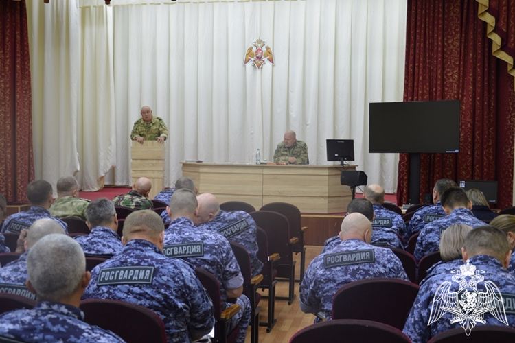 В Барнауле завершились учебные сборы сотрудников Росгвардии