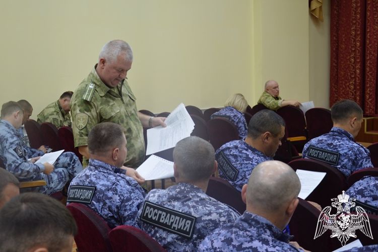 В Барнауле завершились учебные сборы сотрудников Росгвардии