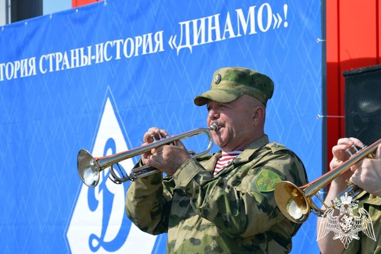 Музыканты Росгвардии выступили для участников чемпионата по гребле   