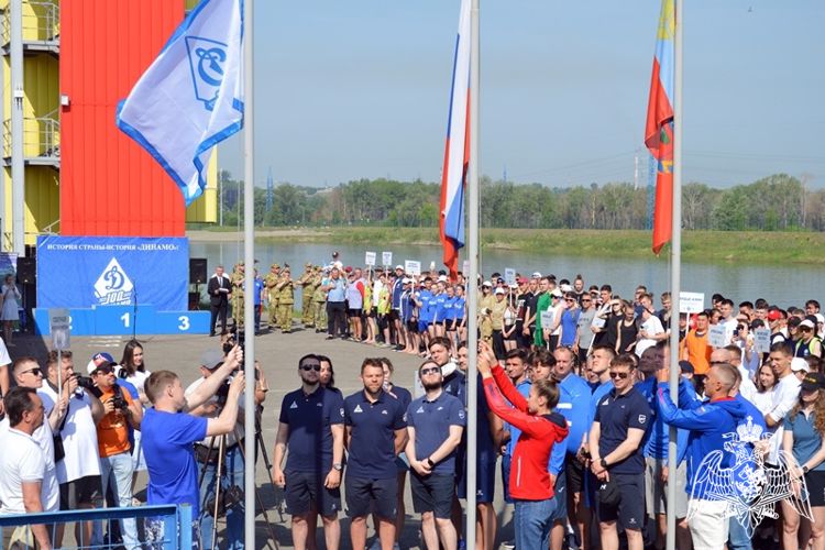 Музыканты Росгвардии выступили для участников чемпионата по гребле   