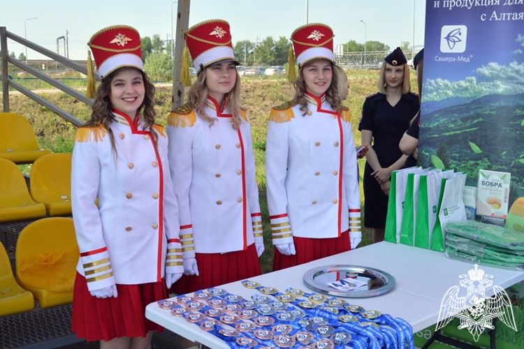 Музыканты Росгвардии выступили для участников чемпионата по гребле   