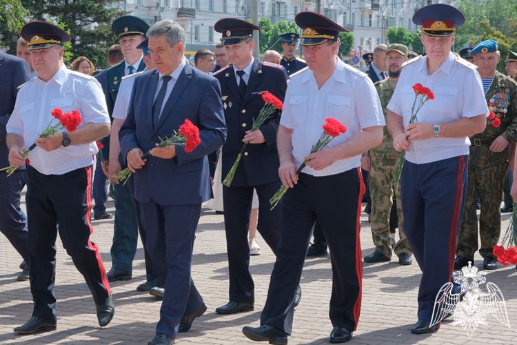В Алтайском крае с участием росгвардейцев прошли торжественные мероприятия, посвященные Дню памяти и скорби