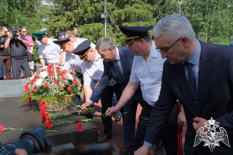 В Алтайском крае с участием росгвардейцев прошли торжественные мероприятия, посвященные Дню памяти и скорби