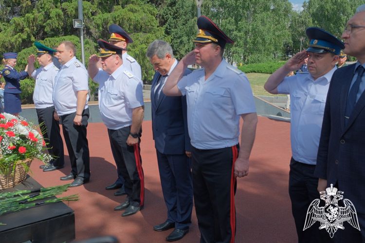 В Алтайском крае с участием росгвардейцев прошли торжественные мероприятия, посвященные Дню памяти и скорби