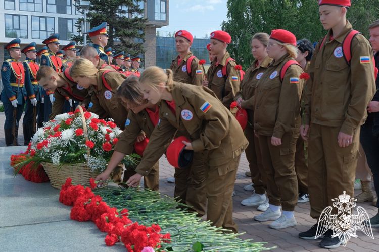 В Алтайском крае с участием росгвардейцев прошли торжественные мероприятия, посвященные Дню памяти и скорби
