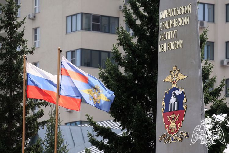 Начальник краевого управления Росгвардии поздравил выпускников БЮИ