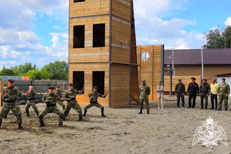 Росгвардейцы поздравили «Витязь» с открытием нового объекта