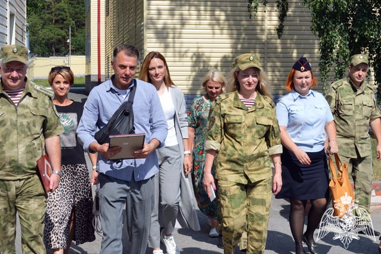 В гостях у росгвардейцев побывал известный киноактер