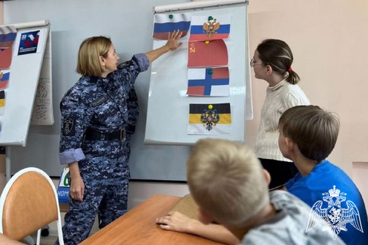 Росгвардейцы провели викторину «Государственный флаг РФ» для ребят в краевом социально-реабилитационном центре для несовершеннолетних