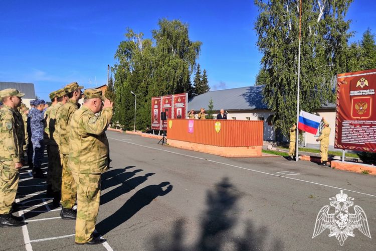 В честь Дня Государственного флага росгвардейцы провели тематические мероприятия 