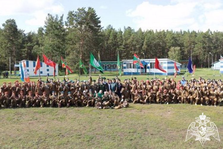 Росгвардейцы поздравили подшефных ребят с завершением летней смены «Юный патриот Алтая»