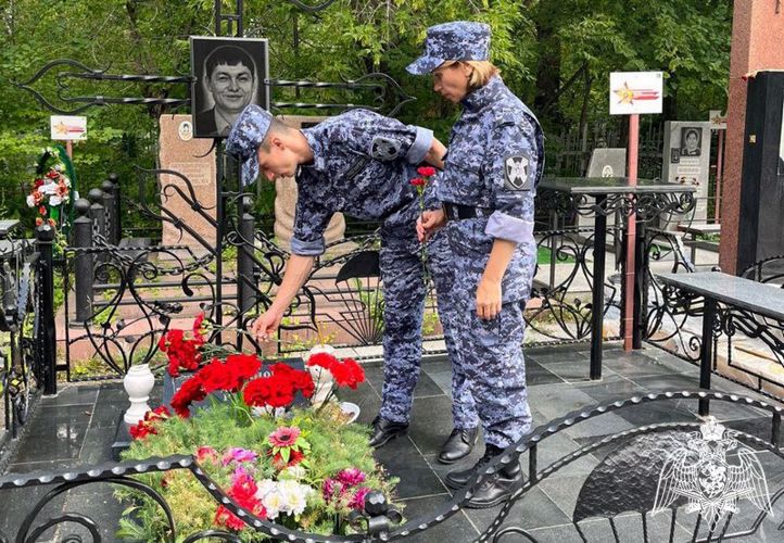 Росгвардейцы почтили память сослуживца, погибшего при исполнении служебного долга