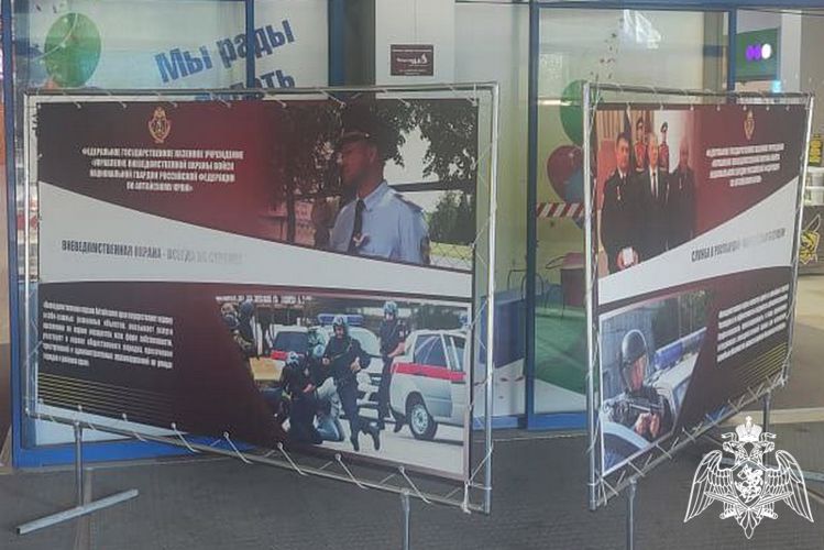 Росгвардейцы вневедомственной охраны представили свой стенд на городской ярмарке вакансий