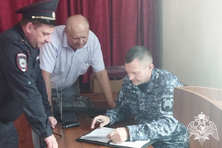 Готовность систем безопасности образовательных учреждений проверила Росгвардия к началу учебного года