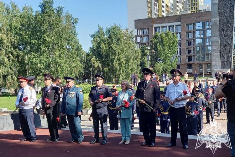 Росгвардейцы почтили память героев Курской битвы 
