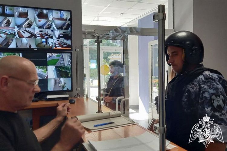 Готовность систем безопасности образовательных учреждений проверила Росгвардия к началу учебного года
