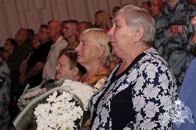 Бойцы ОМОН «Алтай» принимают поздравления
