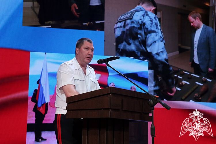 Бойцы ОМОН «Алтай» принимают поздравления