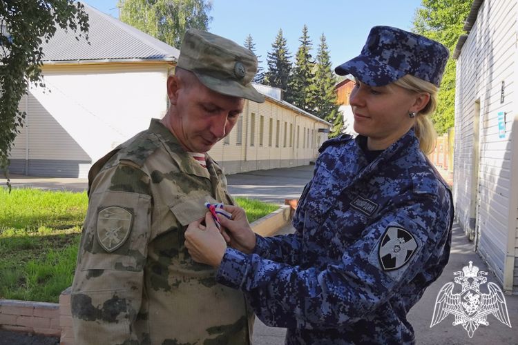 В честь Дня Государственного флага росгвардейцы провели тематические мероприятия 