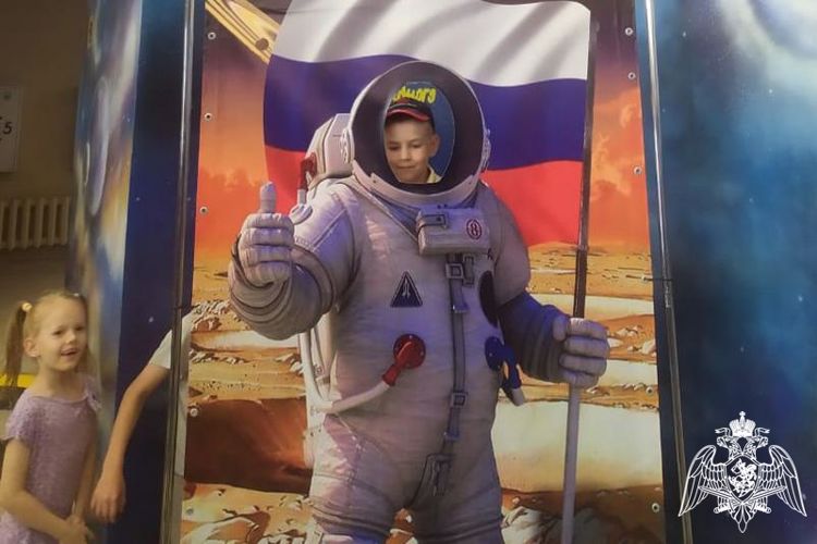 Росгвардейцы организовали для детей экскурсию «Ближе к звездам» в краевой планетарий