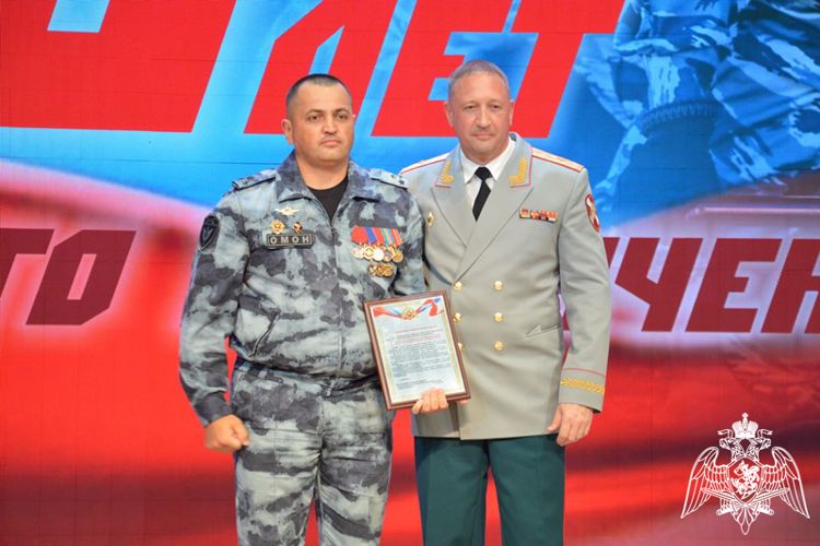 Бойцы ОМОН «Алтай» принимают поздравления