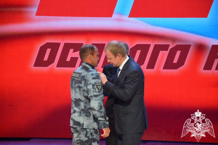 Бойцы ОМОН «Алтай» принимают поздравления