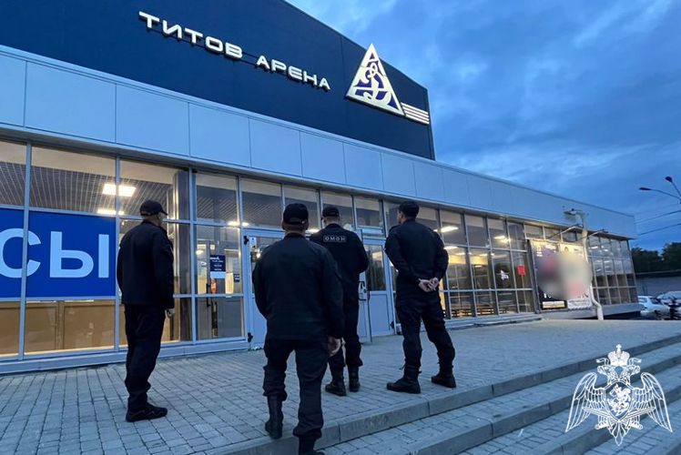 Безопасность проведения матчей Всероссийского хоккейного турнира обеспечивают подразделения Росгвардии в Барнауле