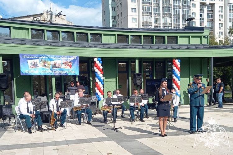 Росгвардецы поздравили барнаульцев с Днем города