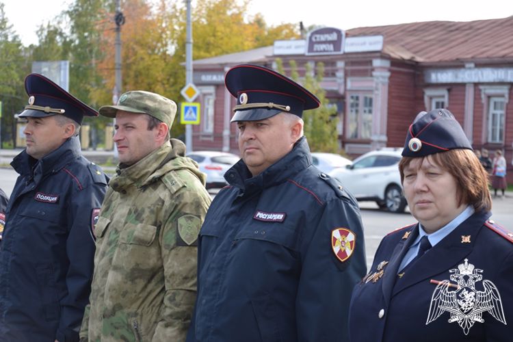 Росгвардия приняла участие в общегарнизонном смотре патрульных нарядов