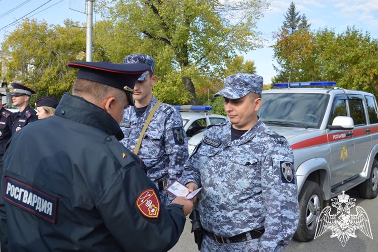 Росгвардия приняла участие в общегарнизонном смотре патрульных нарядов
