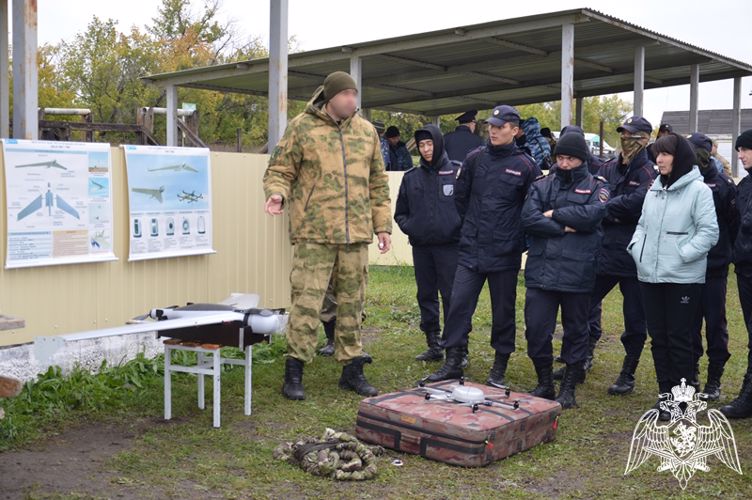 Росгвардейцы провели тематические занятия для курсантов 