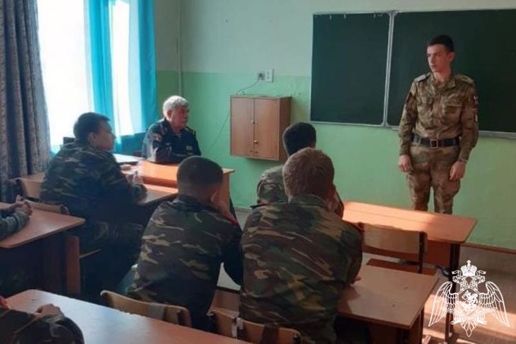 Курсанты Росгвардии провели тематическое занятие с кадетами Бийска