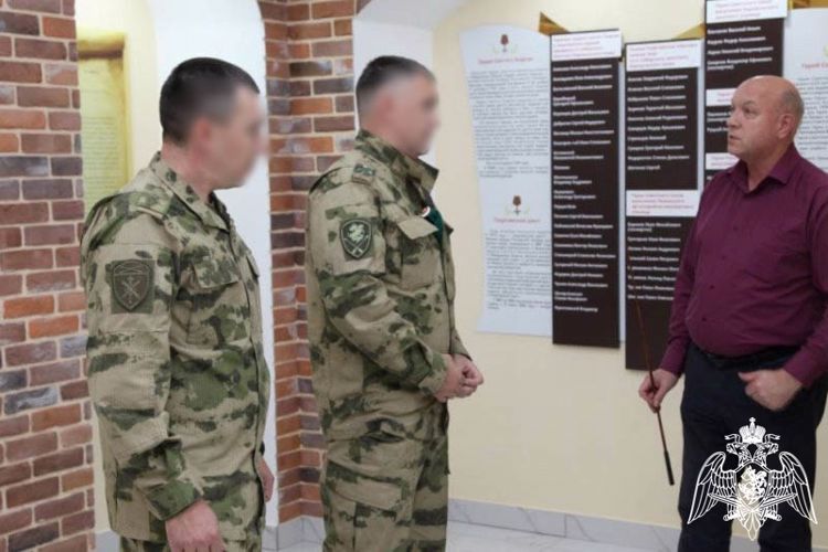 Офицеры СибО Росгвардии провели занятия с барнаульскими курсантами