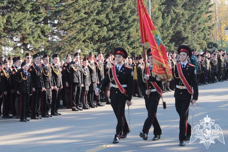 Росгвардейцы поздравили юных бийчан с посвящением в кадеты