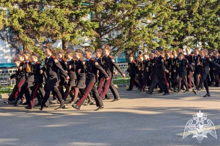 Росгвардейцы поздравили юных бийчан с посвящением в кадеты