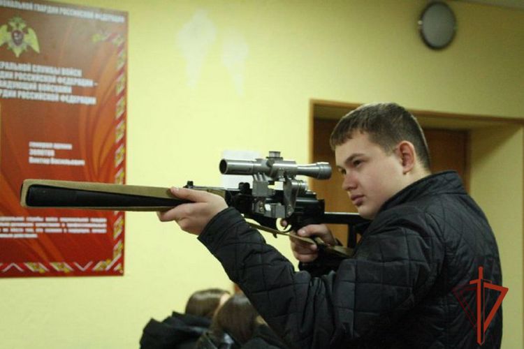 Барнаульским школьникам рассказали о работе ОМОН Росгвардии