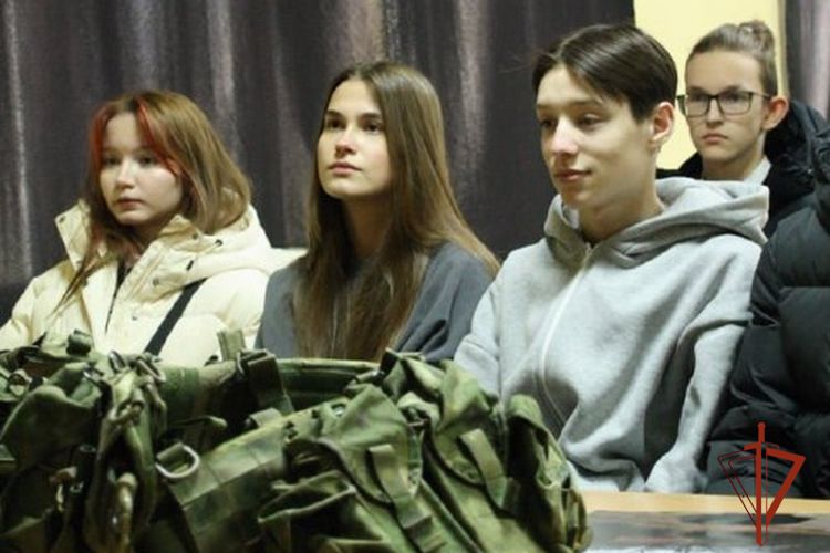 Барнаульским школьникам рассказали о работе ОМОН Росгвардии