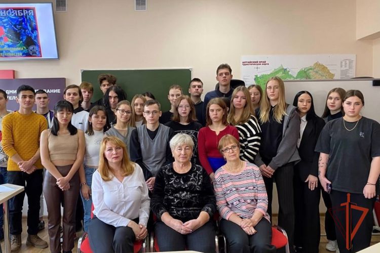 Мама росгвардейца-героя рассказала юным барнаульцам о сыне