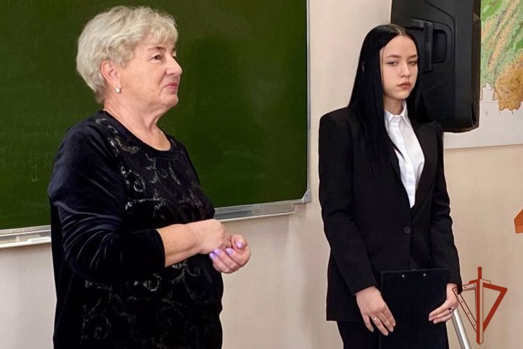 Мама росгвардейца-героя рассказала юным барнаульцам о сыне