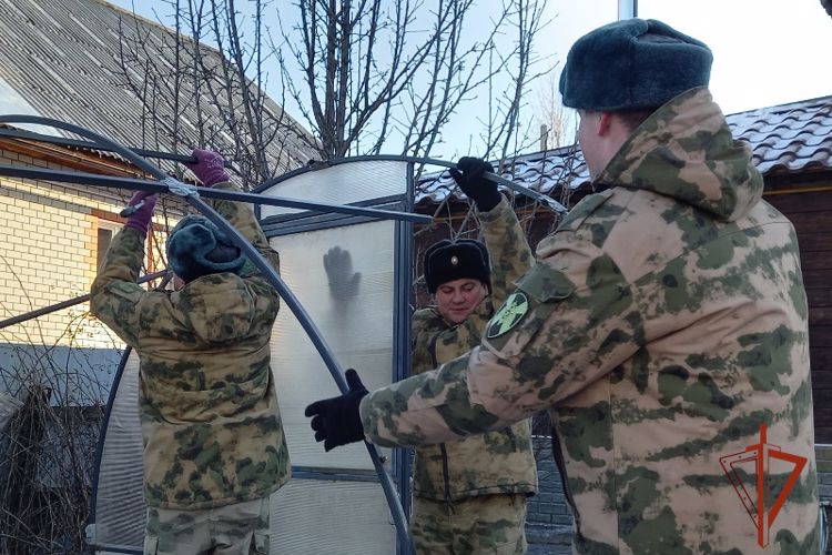 Росгвардейцы помогли семье боевого товарища