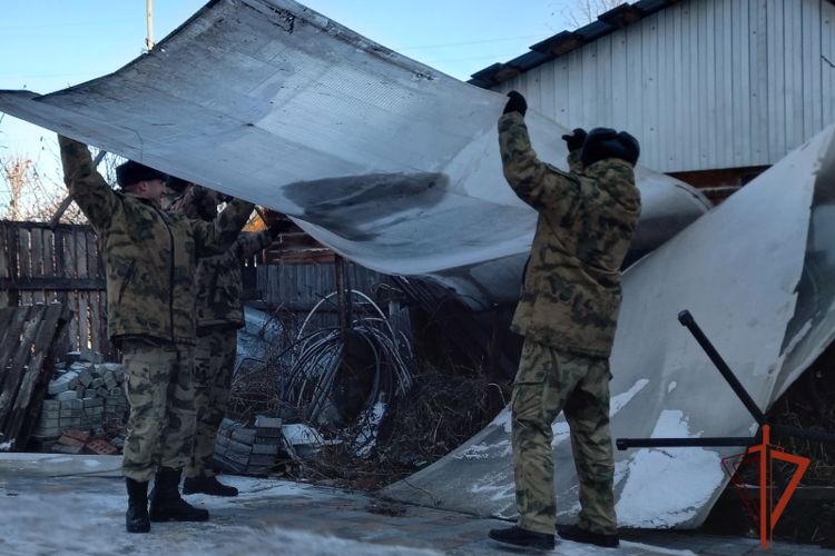Росгвардейцы помогли семье боевого товарища