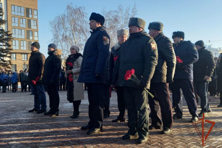 Росгвардейцы почтили память героев Отечества