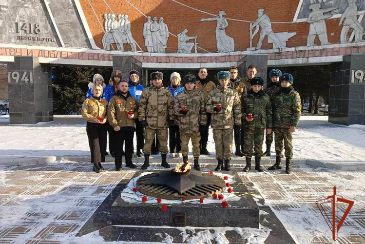 Росгвардейцы почтили память героев Отечества