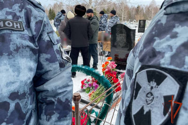 Росгвардейцы почтили память погибшего товарища