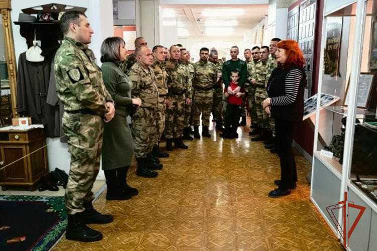 Бойцы Росгвардии пополнили фонды музея военными экспонатами