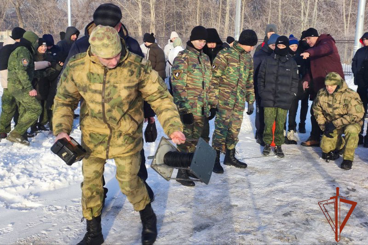 При активном участии офицеров Росгвардии в Рубцовске возрождают детскую военно-патриотическую игру «Зарница»