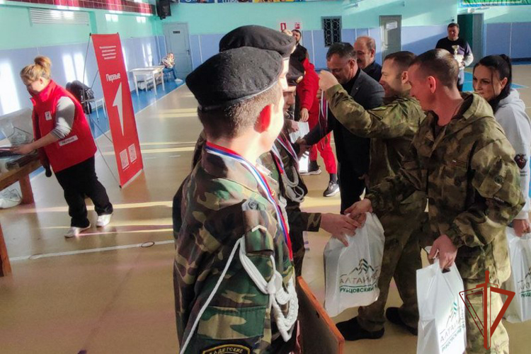 При активном участии офицеров Росгвардии в Рубцовске возрождают детскую военно-патриотическую игру «Зарница»